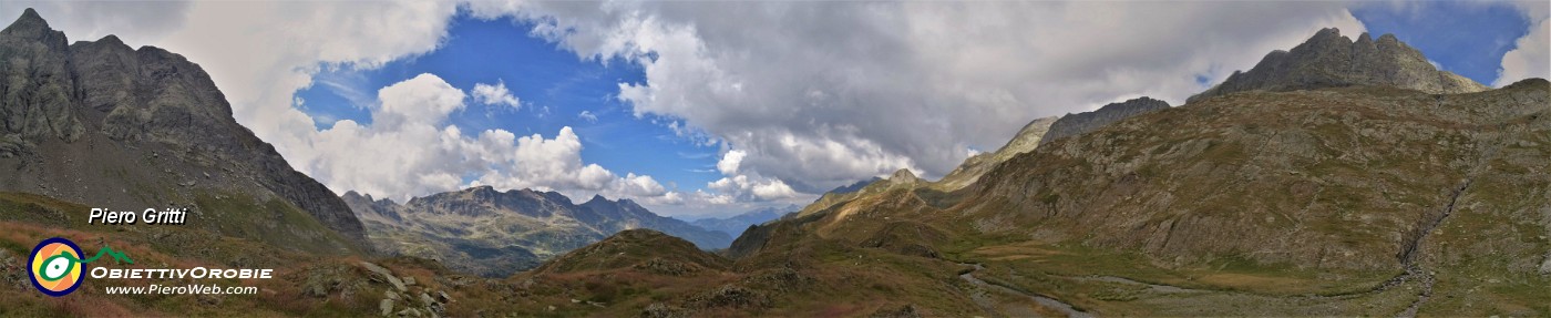 38 Vista a sud sul pianoro delle sorgenti del Brembo .jpg